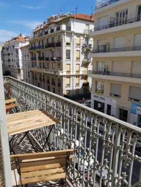 Cosy central studio Nice Rossini large balcony
